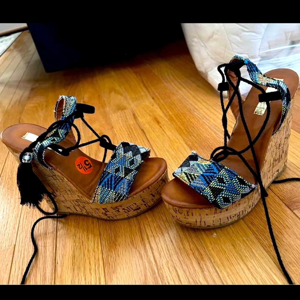NEW Open toe multi color tassel design to tie around ankle wedge